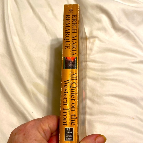 ALL QUIET ON THE WESTERN FRONT Erich Maria Remarque Vintage Paperback GUC - Picture 2 of 6